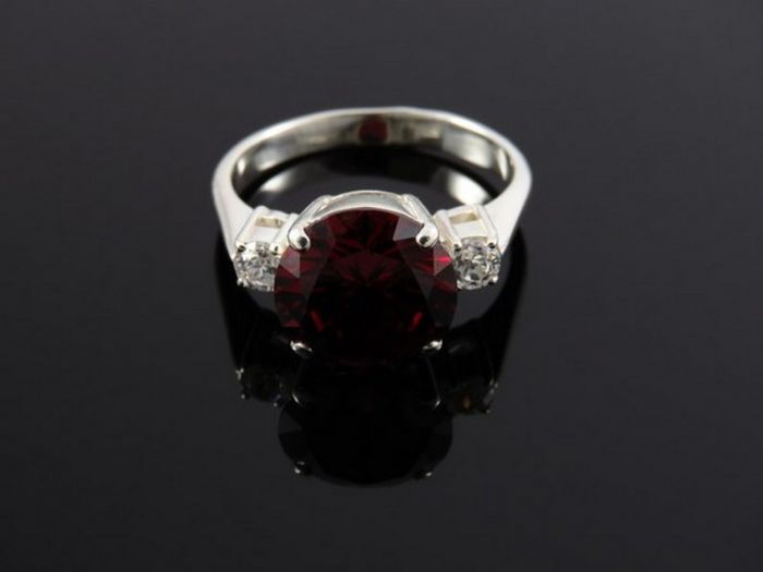 Кольцо из серебра с фианитами - 31