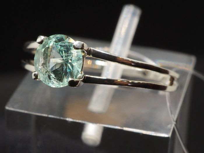 Серебряное кольцо с натуральным бериллом - 189