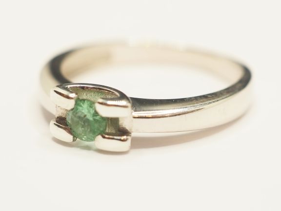Серебряное кольцо с натуральным бериллом - 220