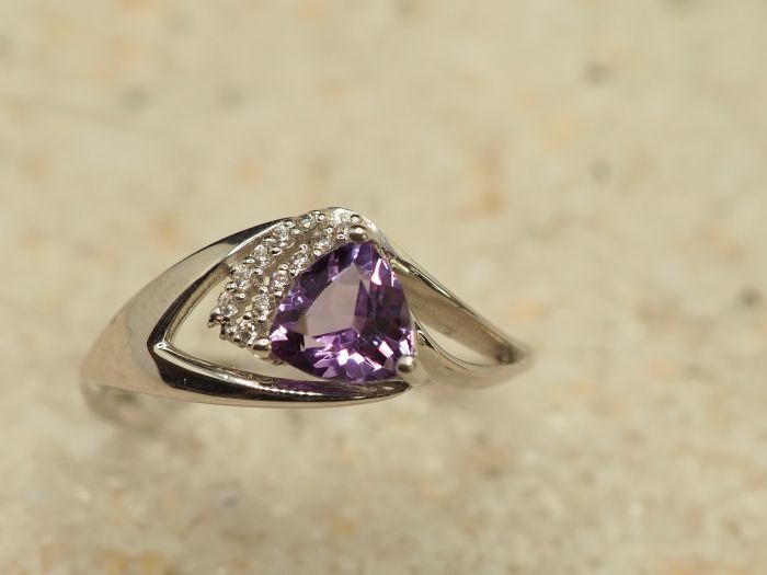 Серебряное кольцо с Аметистом и фианитами-321
