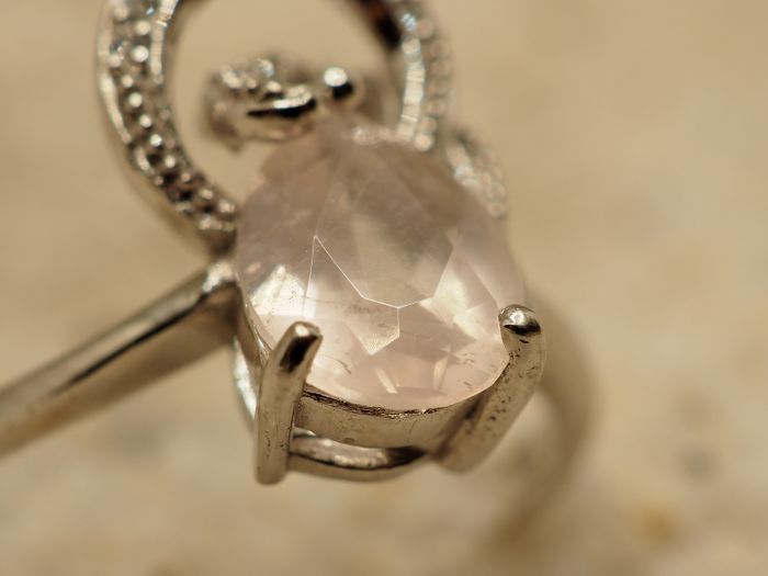 серебреное кольцо с натуральным розовым кварцем-433