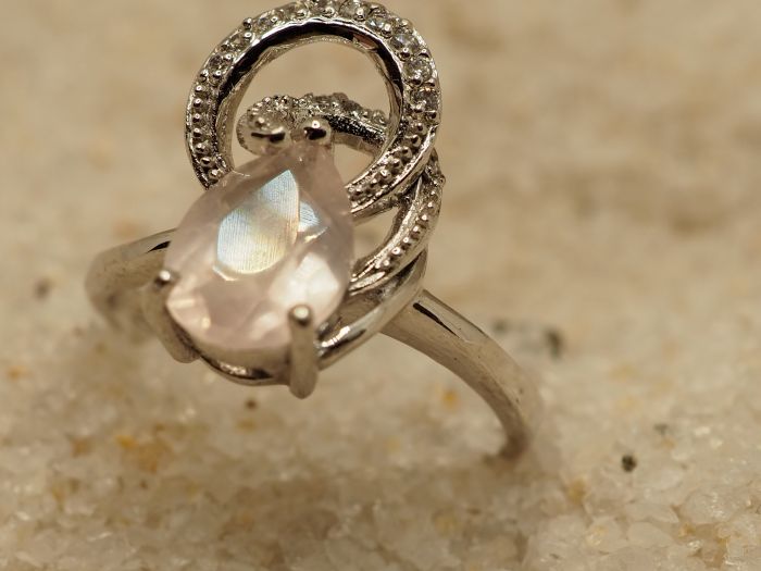серебреное кольцо с натуральным розовым кварцем-433