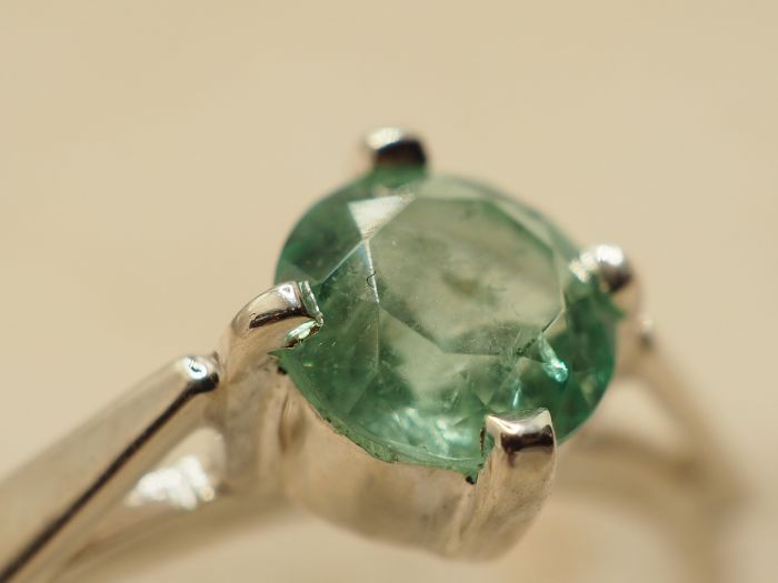 Серебряное кольцо с натуральным бериллом-670